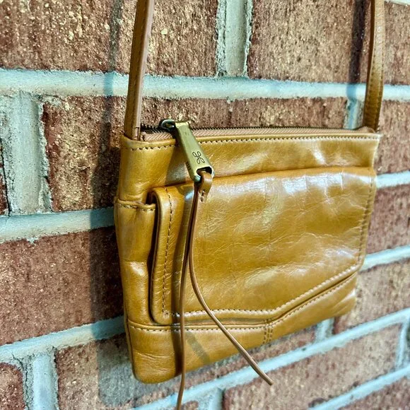 HOBO Amble Leather Crossbody Bag - Picture 5 of 11